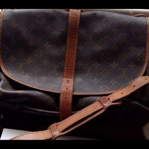 Louis Vuitton Saumur 35 crossbody